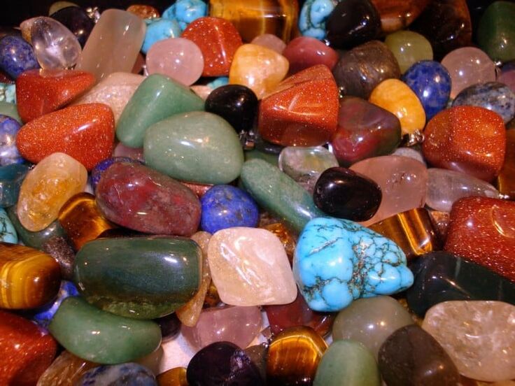 різнокольорові камінці як талісмани удачі